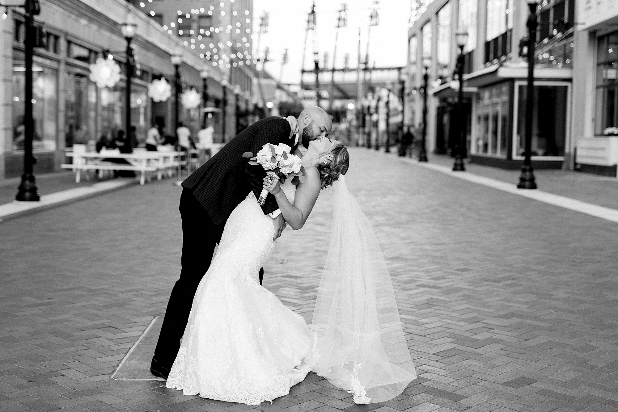 A classic black, gold, and ivory Colony Club wedding in Downtown Detroit, Michigan by Breanne Rochelle Photography.
