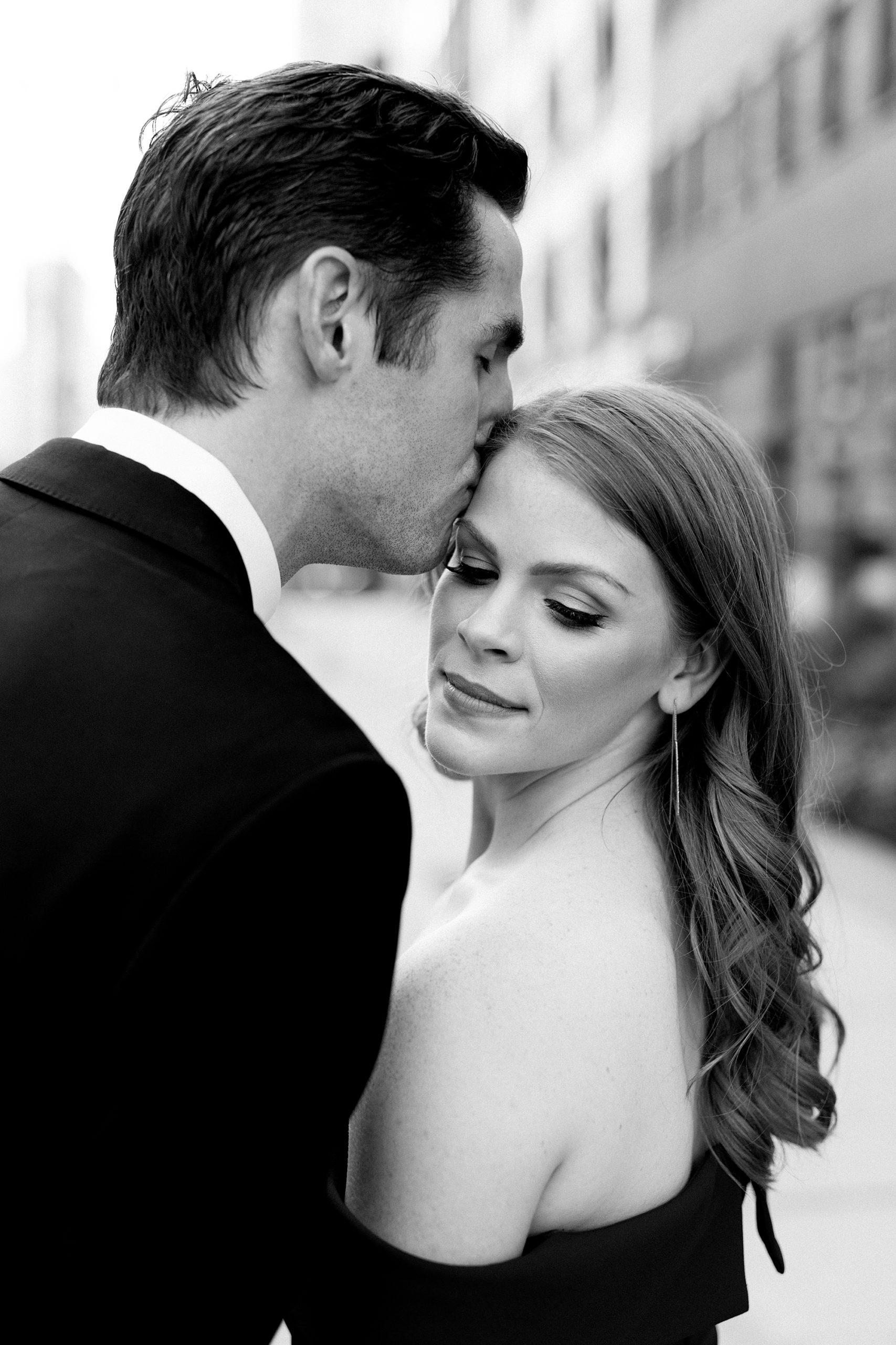 Stunning engagement photo | downtown Detroit | Breanne Rochelle Photography