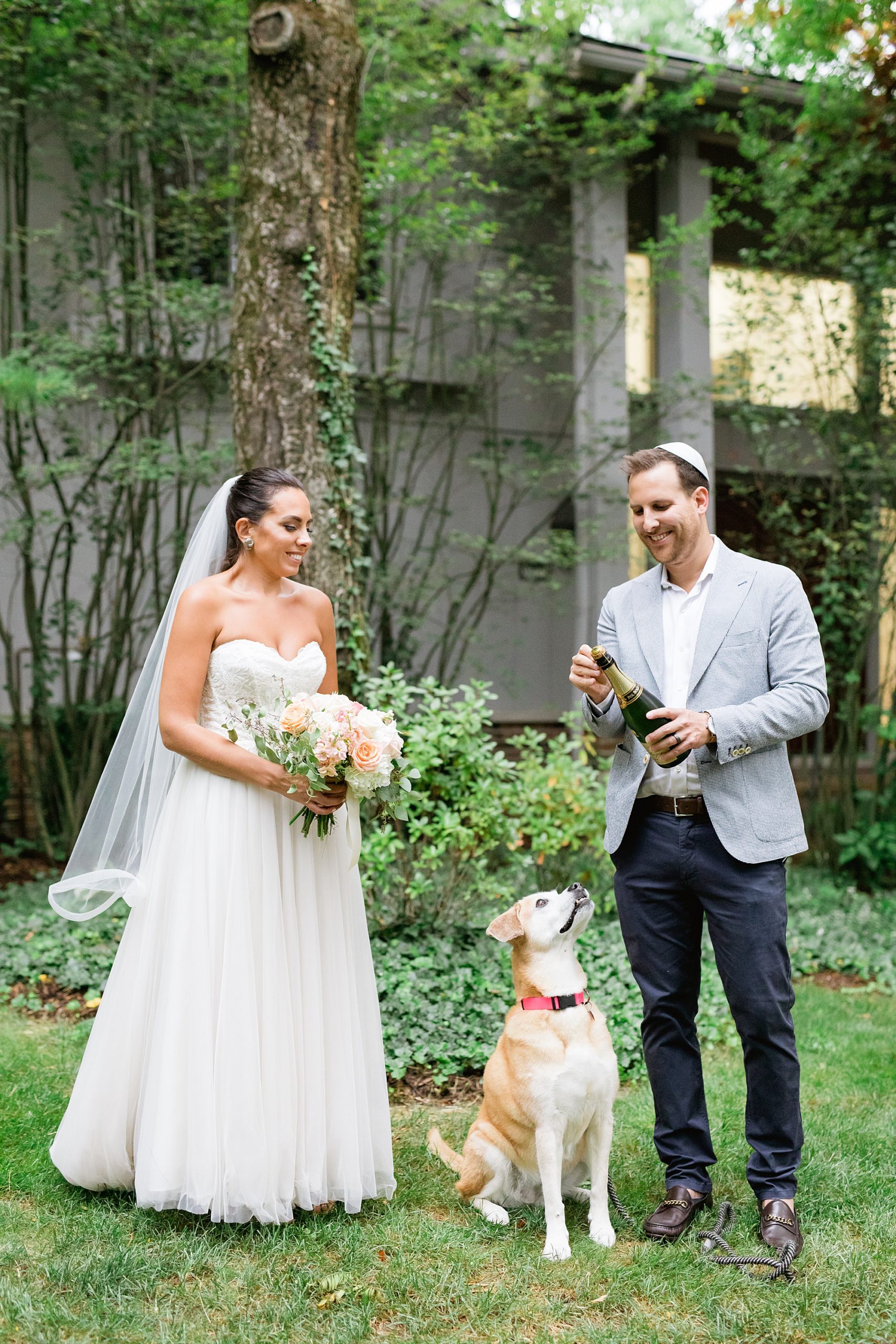 An intimate and heartwarming summer Metro Detroit micro wedding in Birmingham, Michigan by Breanne Rochelle Photography. Breanne is a Michigan based wedding photography available for destination weddings capturing timeless wedding photos for couples in love.